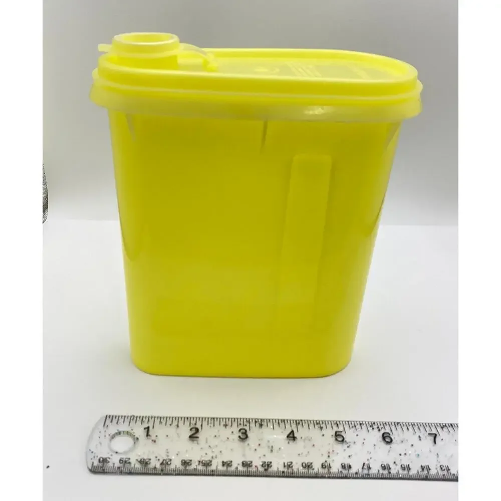 Vintage Tupperware 792 Yellow 1 Qt Beverage Buddy Store & Pour Container